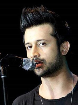 El Concierto Eufórico de Pepsi: Una Noche Mágica con la Estrella Pakistaní Atif Aslam