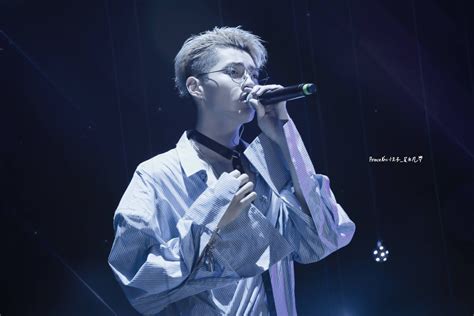 ¡El Concierto de Kris Wu: Un Huracán Musical en Shangái! ¿El Regreso del Rey del Pop Chino?